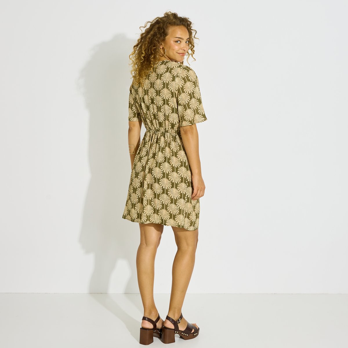 Robe courte col V imprimé palmiers vert kaki, GRAIN DE MALICE