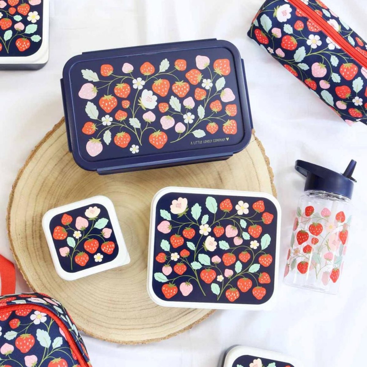 Lunch box Fraises noir, rouge, bleu, A LITTLE LOVELY COMPANY