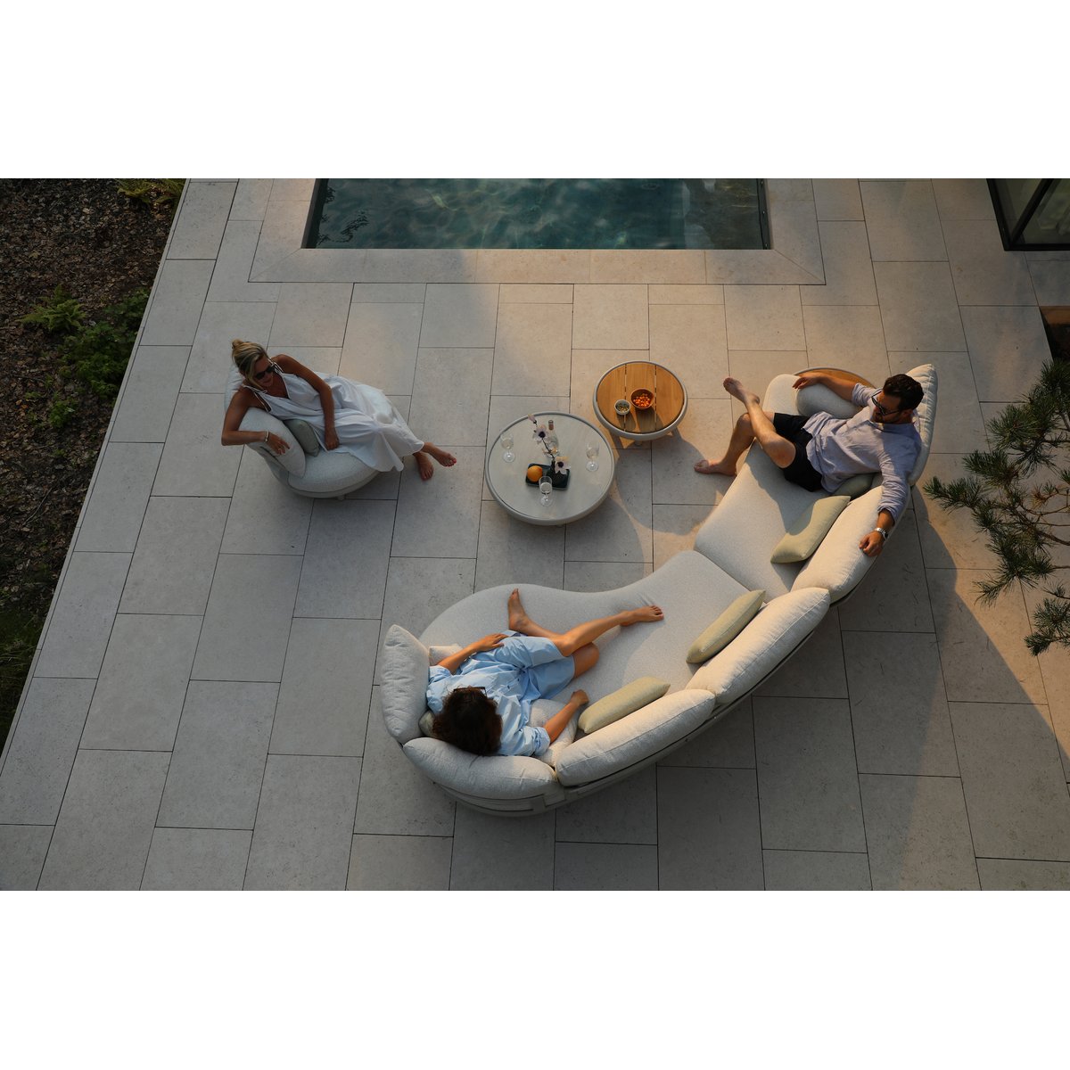 Salon de jardin 7 places, 2 tables, SAONA beige, DEFORA HOME