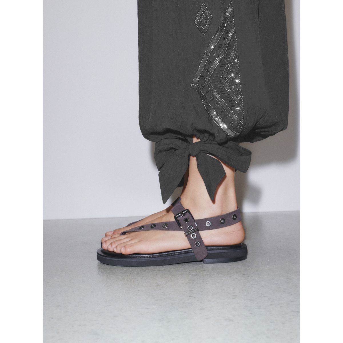 Sandales en cuir asymétriques n. premium gris/marron, NEXT