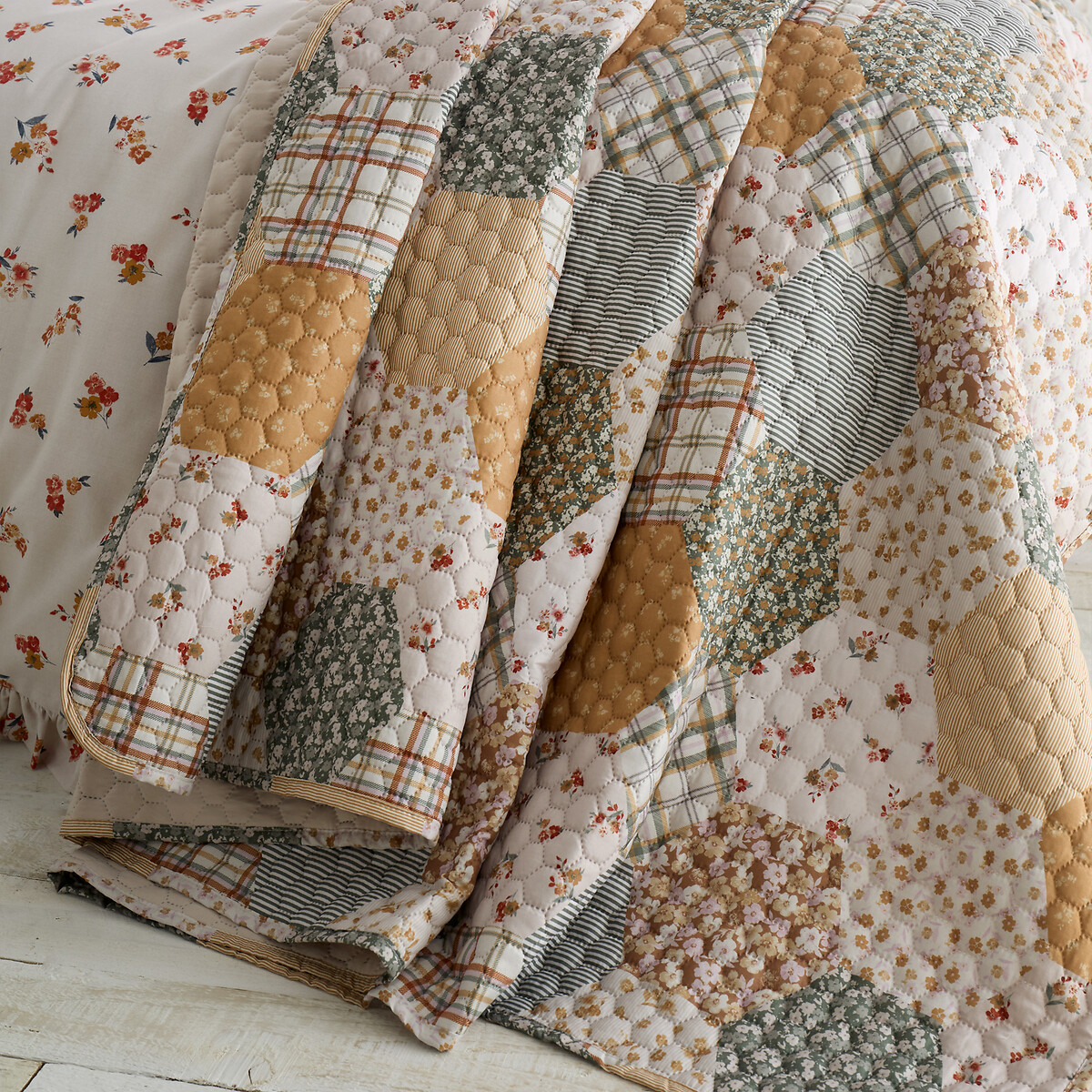 Floral Patchwork Bedspread natural, CATHERINE LANSFIELD