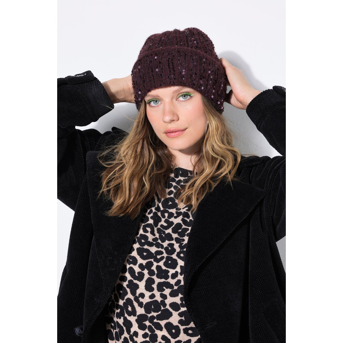 Bonnet en maille côtelée à paillettes rouge vin, STUDIO UNTOLD
