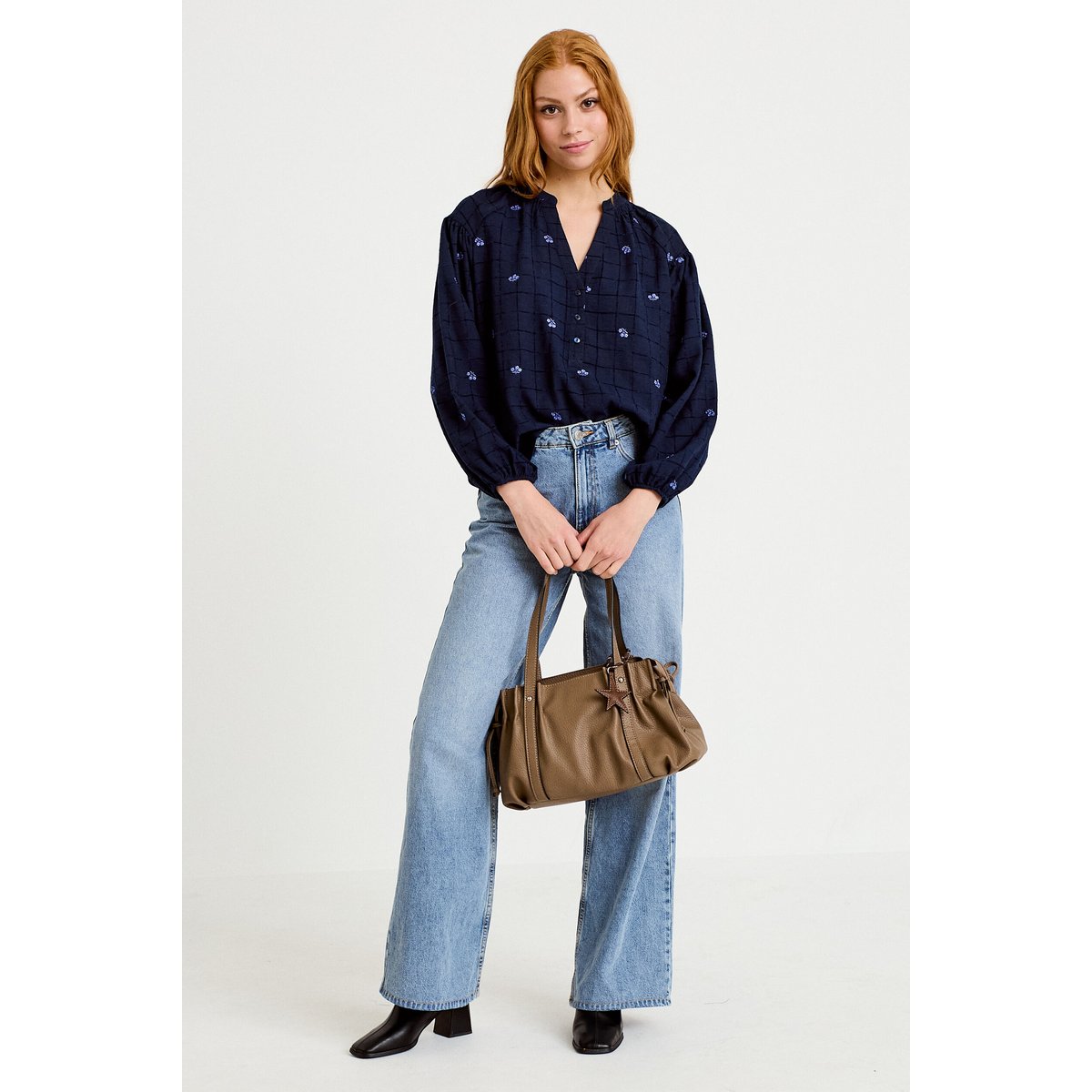 Blouse avec broderie bleu foncé, CACHE CACHE