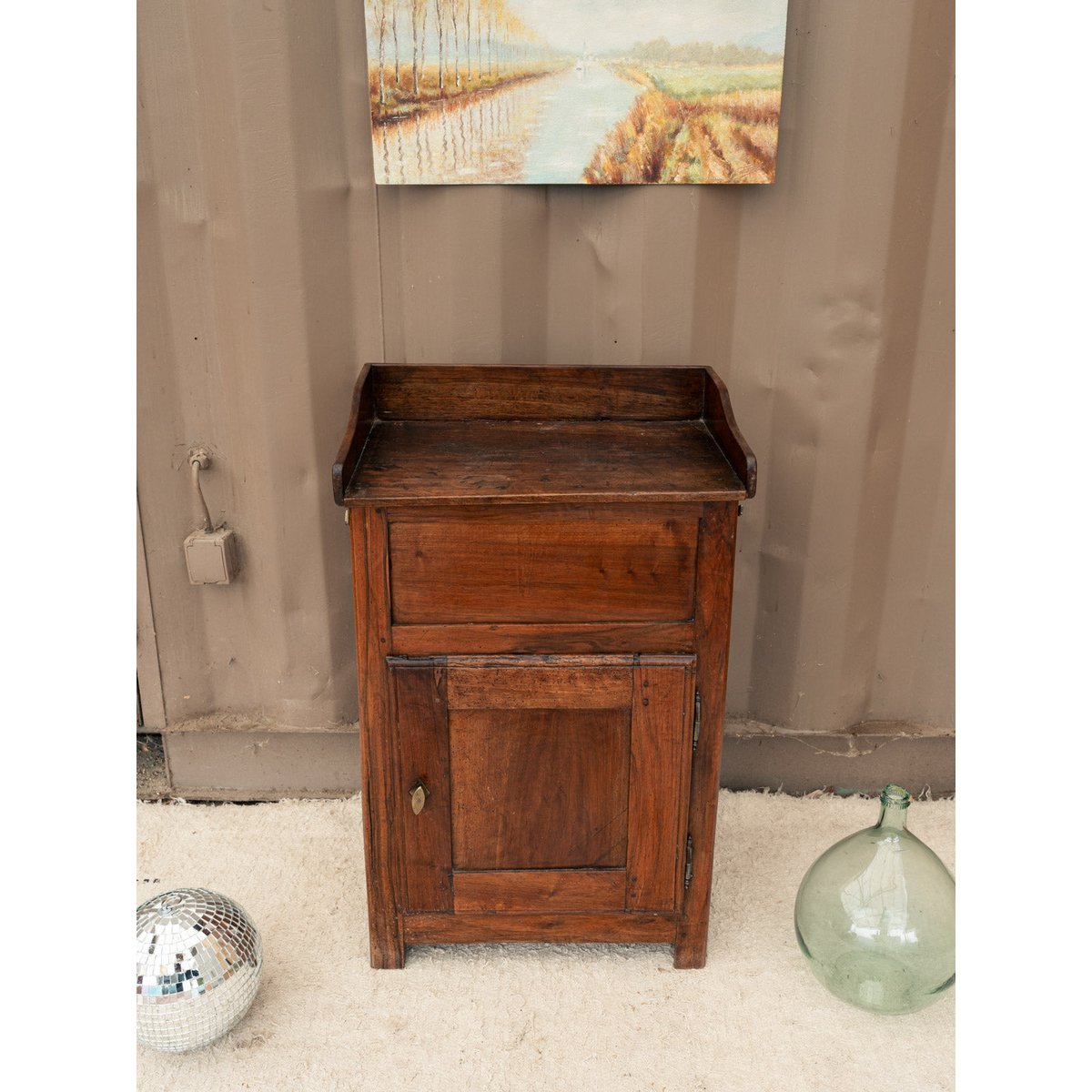 Petit buffet en noyer Gilbert N°1918 - Bon état bois foncé, DEBONGOUT