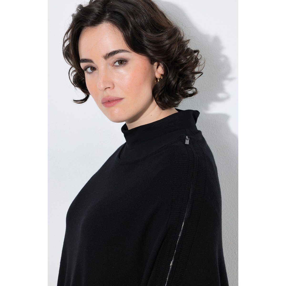 Poncho en maille, base en pointe noir, ULLA POPKEN