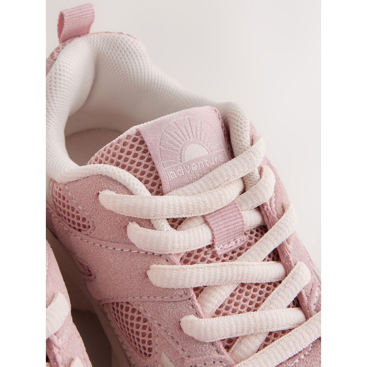 Grosses baskets à lacets rose, NEXT