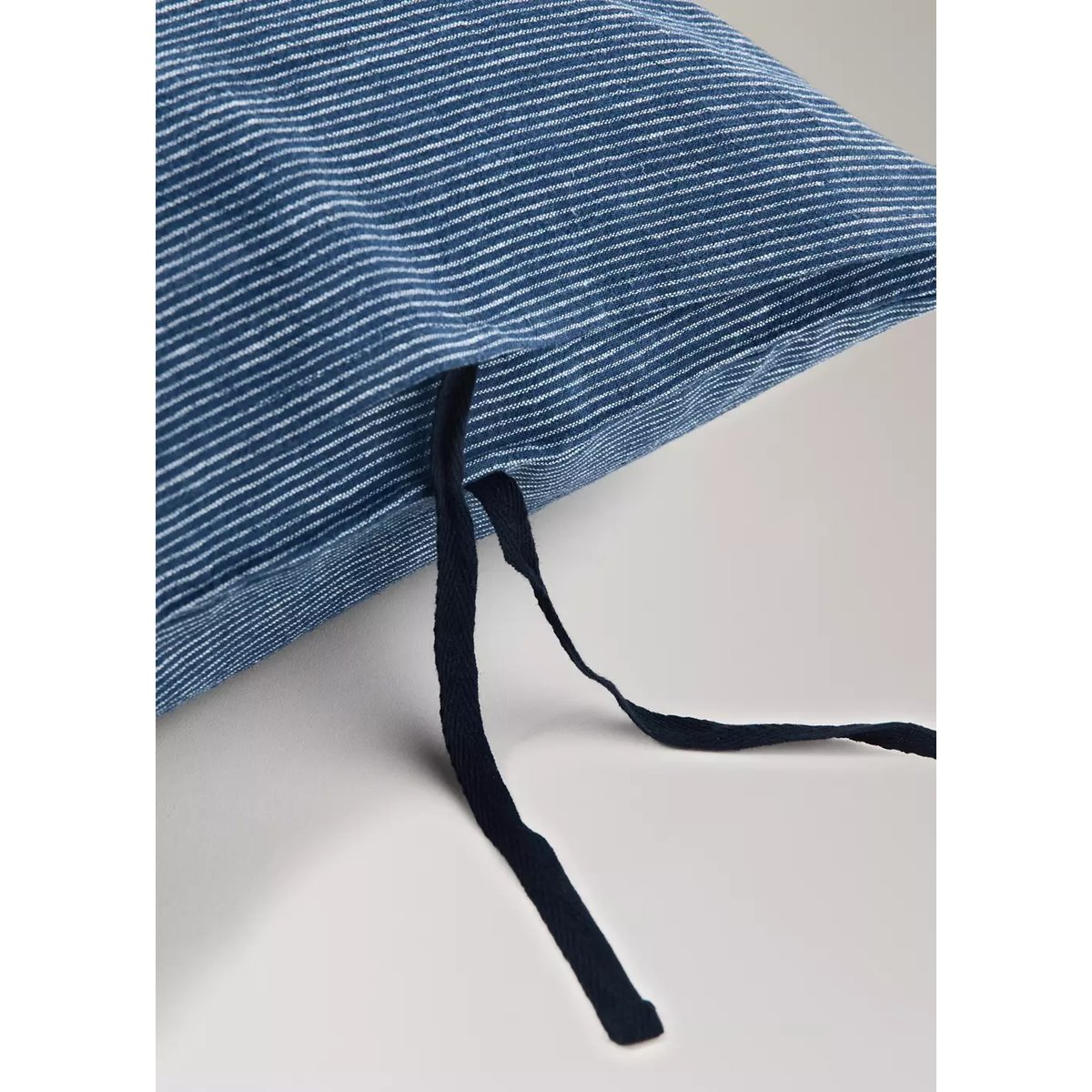 Taie d’oreiller lin coton à rayures 60x60 cm bleu indigo, MANGO HOME