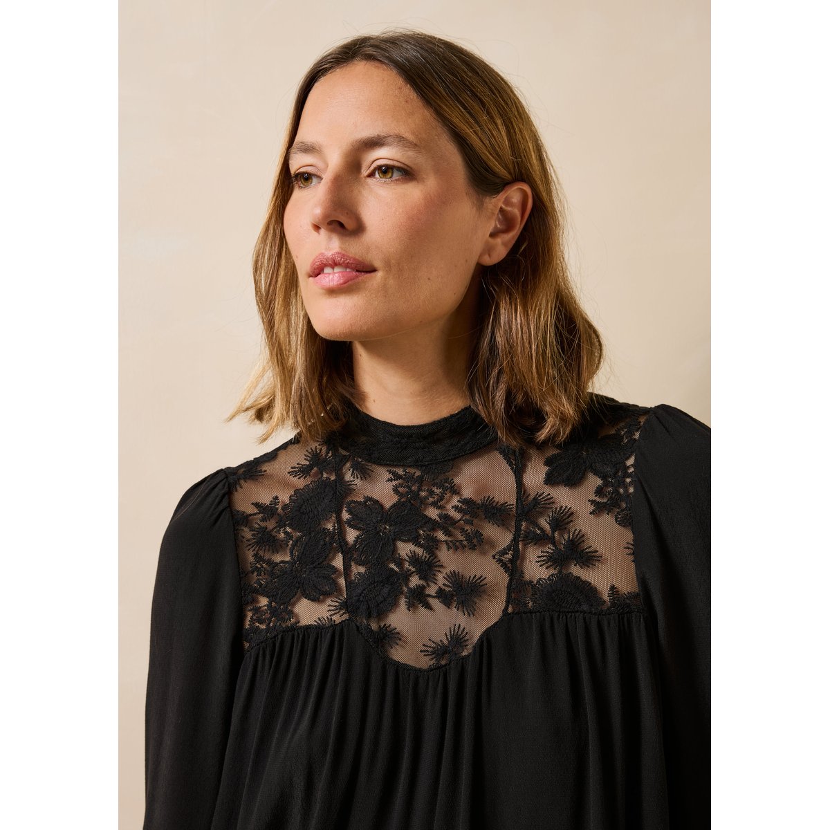 Top manches longues avec dentelle noir, LA FEE MARABOUTEE