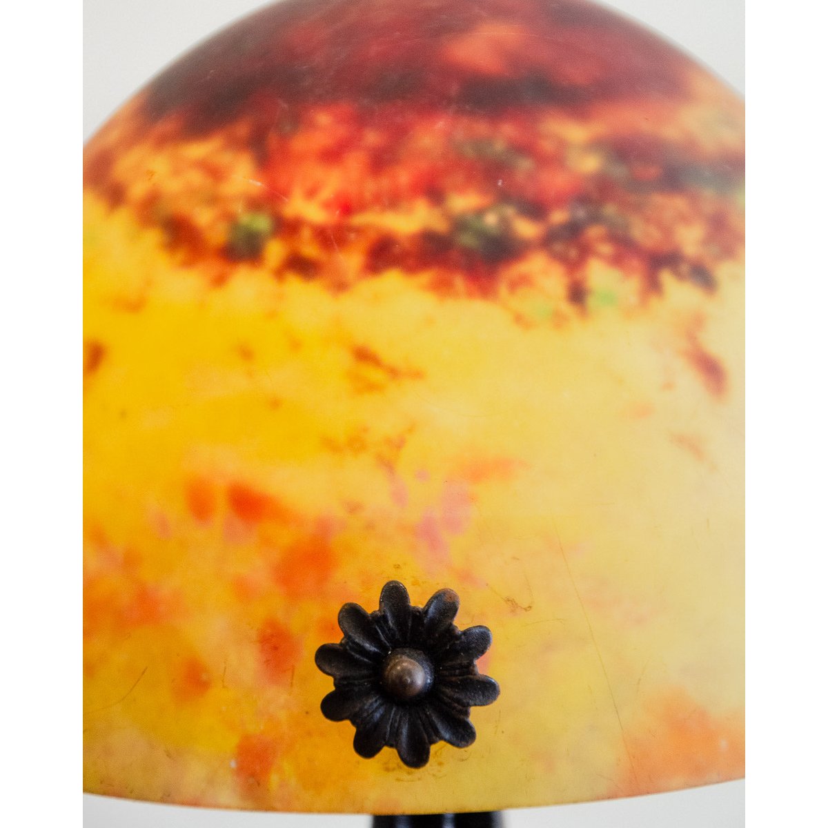 Lampe Daum en fer forgé et pâte de verre Julia N°930 - Bon état noir, DEBONGOUT