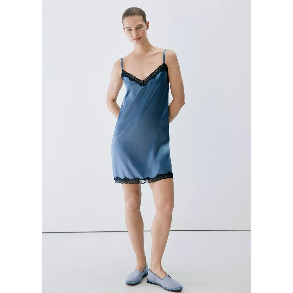 Chemise de nuit soie et dentelle contrastée bleu, MANGO