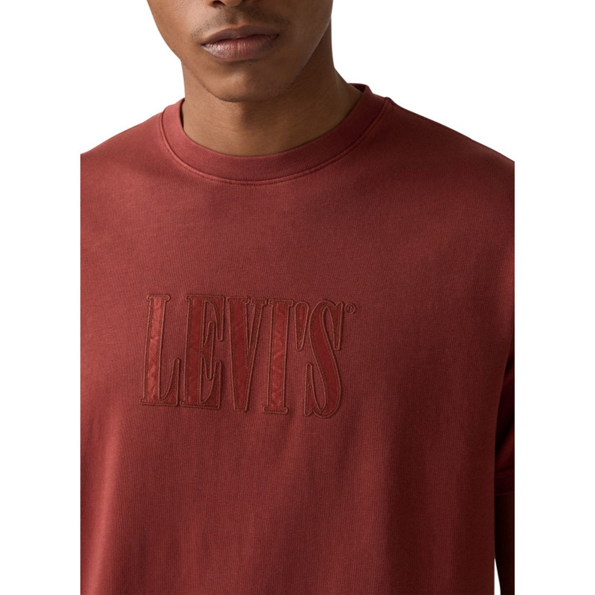 T-shirt en coton bordeaux uni avec une coupe droite et un col rond bordeaux, LEVI'S