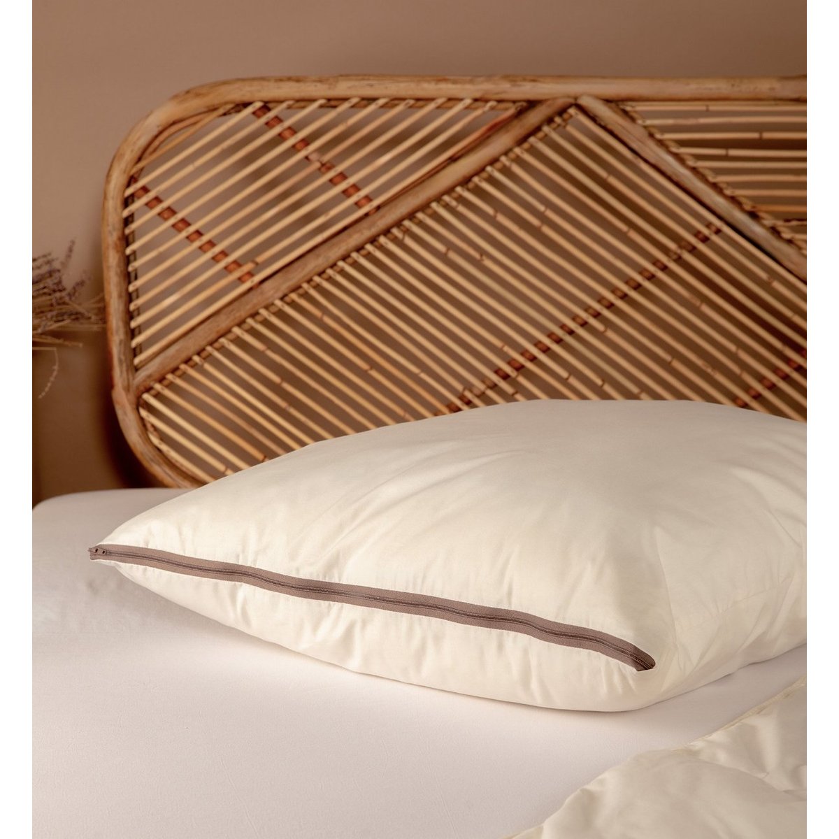 Oreiller moelleux enveloppe Coton Bio MAUI couleur unique, KADOLIS