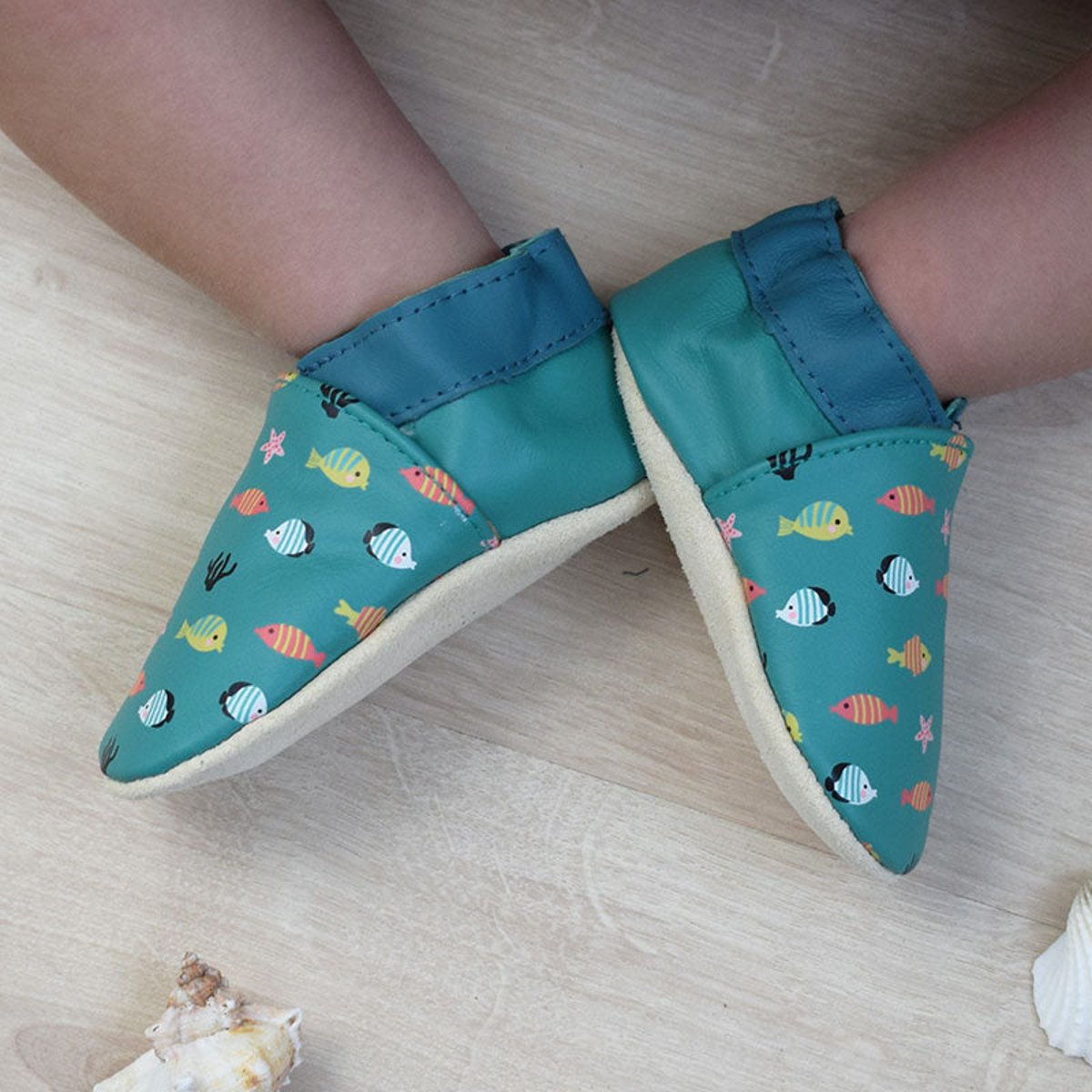Chaussons bébé cuir souple Simon et Ninon les poissons vert, TICHOUPS