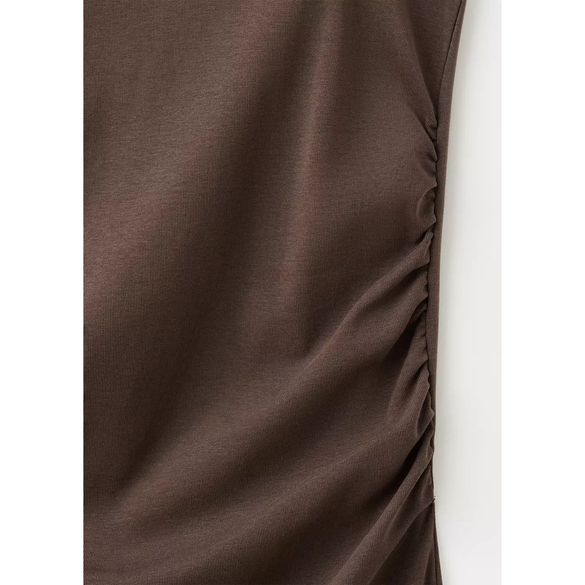 Robe froncée à bretelle asymétrique marron, MANGO