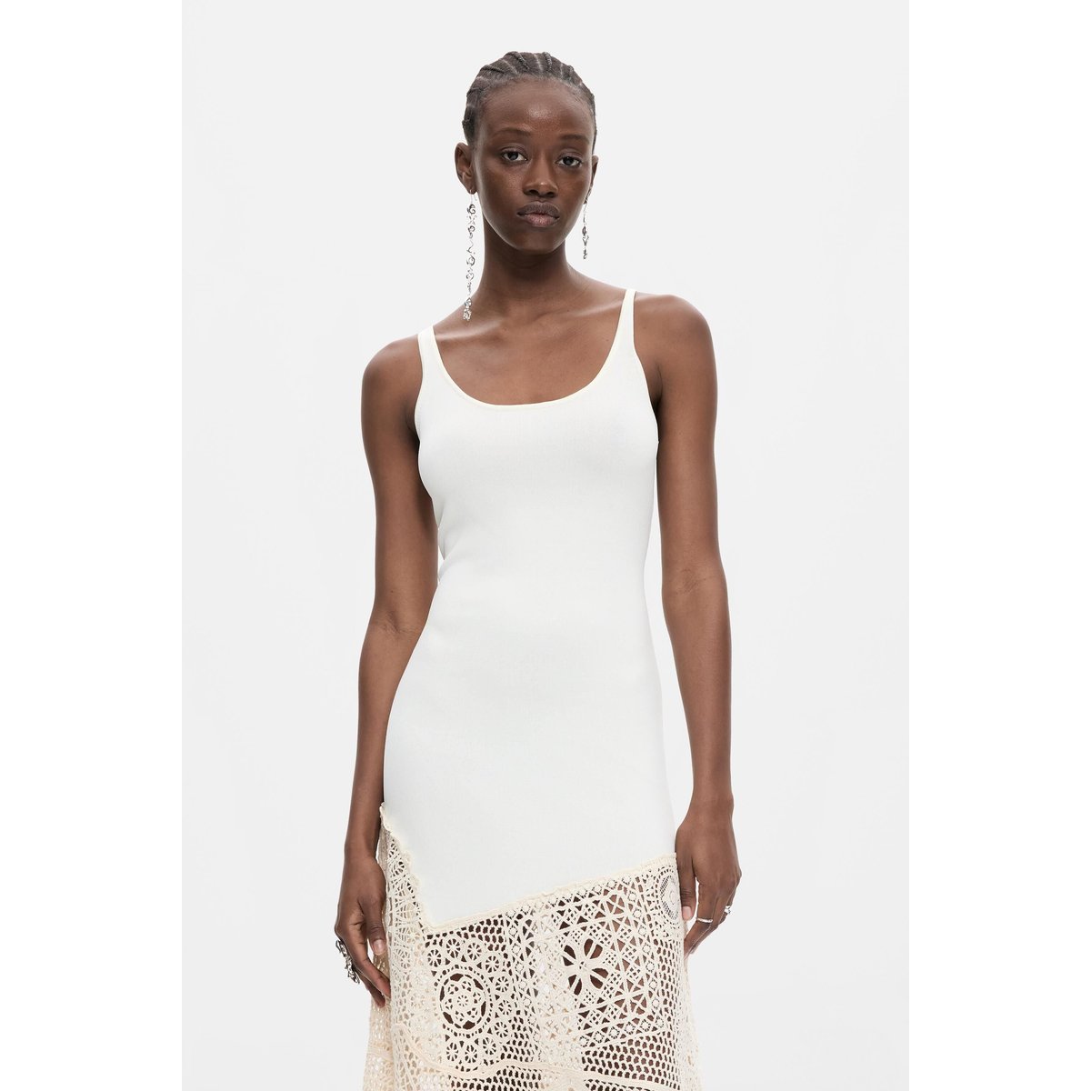 Robe asymétrique en crochet beige, DESIGUAL