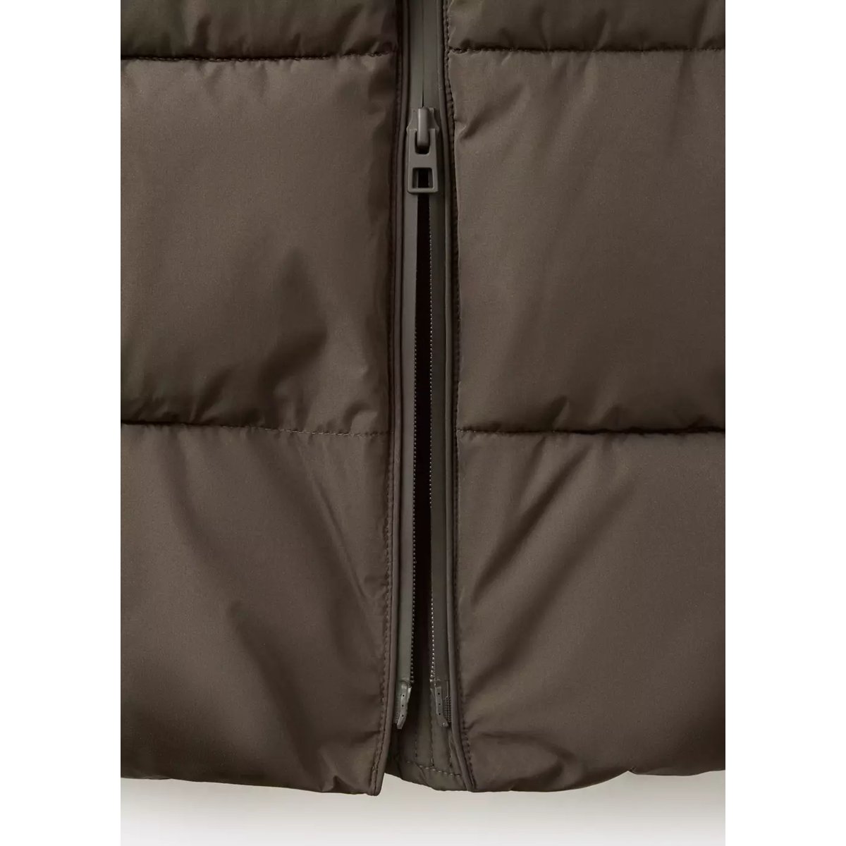 Anorak long matelassé capuche marron moyen, MANGO