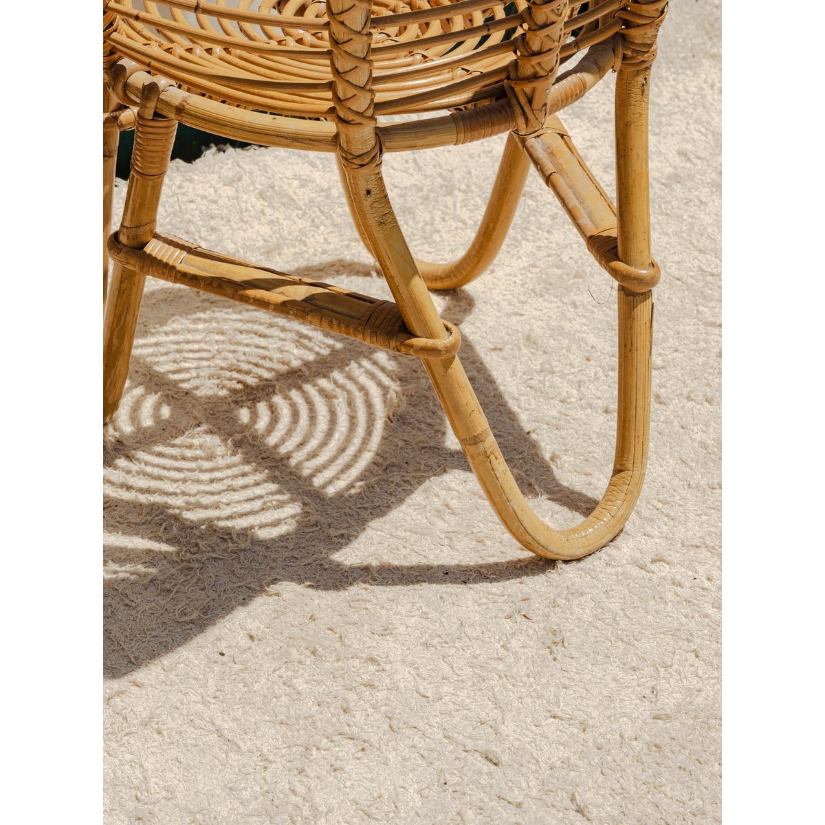 Ensemble de table et fauteuils en rotin Ange N°24 - Bon état bois clair, DEBONGOUT