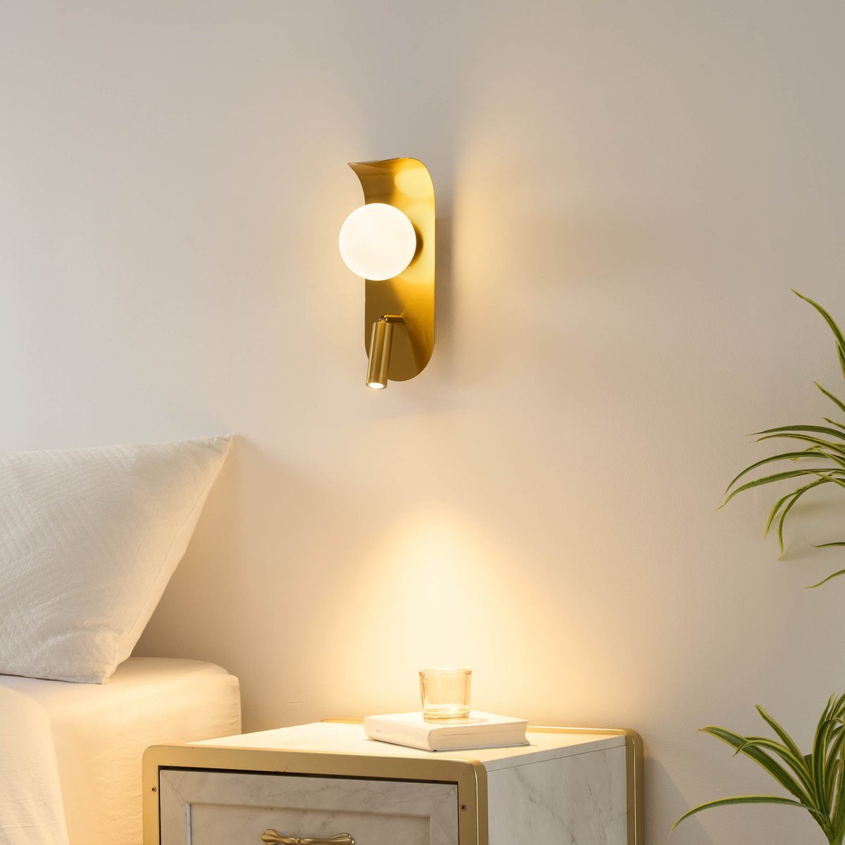 Applique moderne liseuse orientable - MATALIA laiton et blanc, KOSILUM