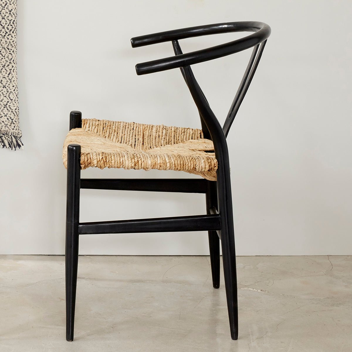Lot de 2 chaises en bois massif et assise tissée  CAMILLE noir, BERAH GETAH