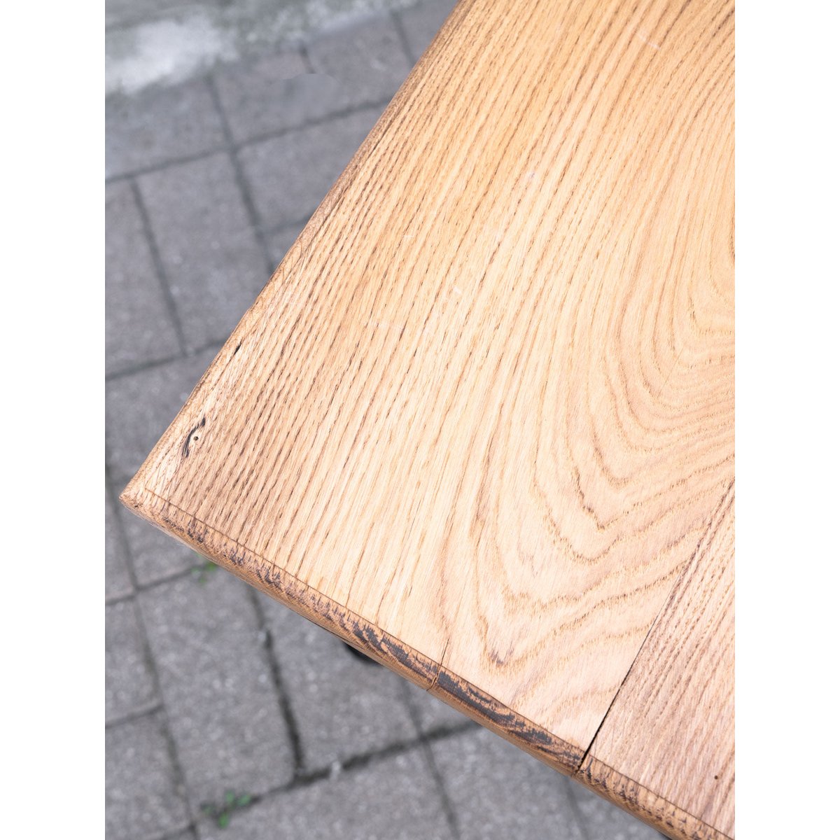 Petite table à manger bistro en chêne et fonte Denise N°1196 - Bon état bois clair, DEBONGOUT