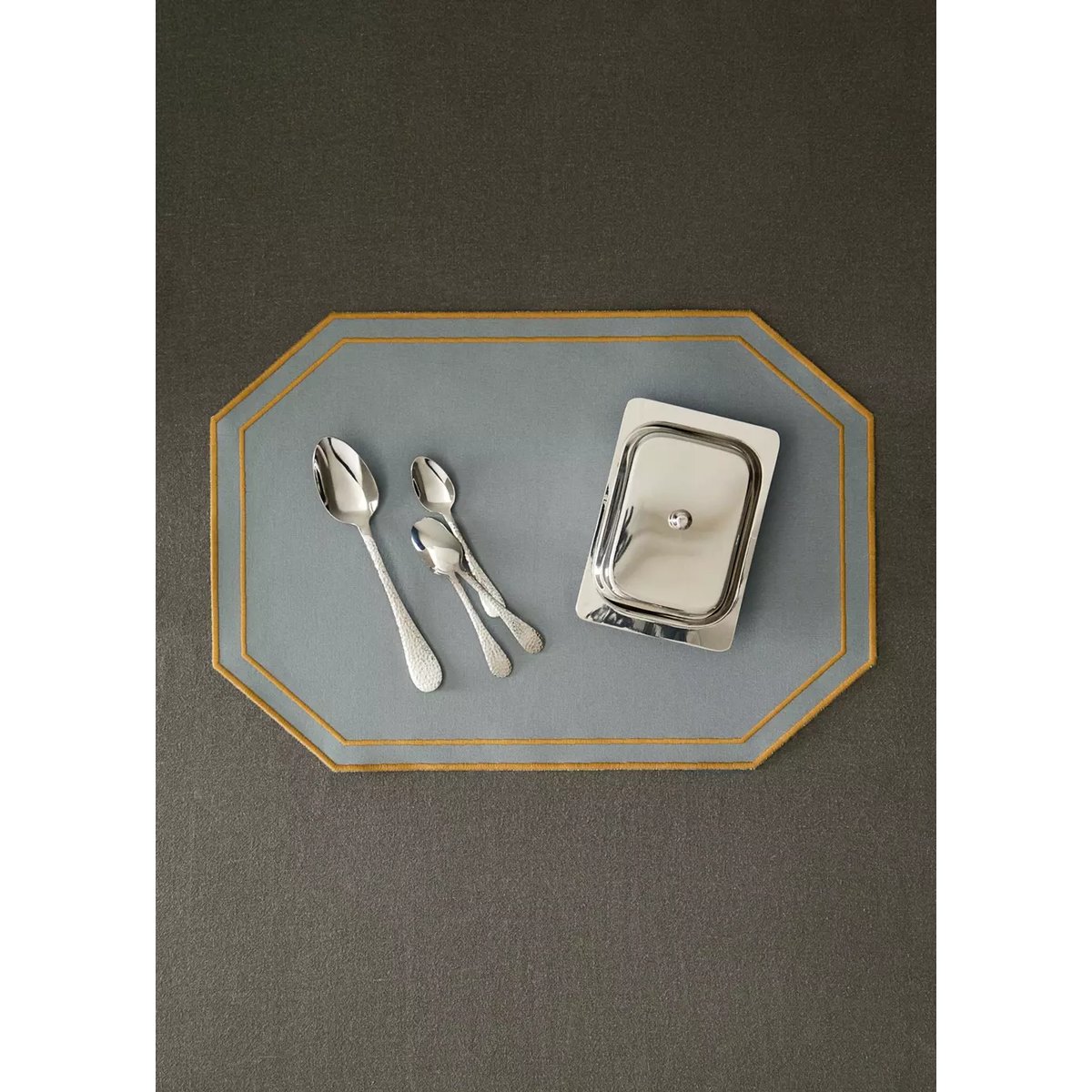 Set de table en coton enduit de résine liseré brodé 35 x 50 cm vert, MANGO HOME