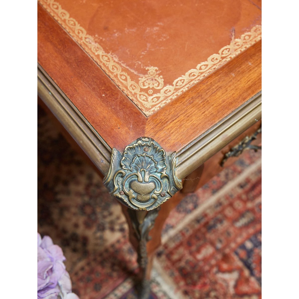 Grand bureau style Louis XV en bois Edouard N°1009 - Bon état bois clair, DEBONGOUT