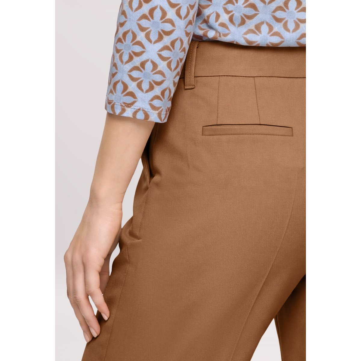 Pantalon stretch à plis repassés beige, BETTY BARCLAY