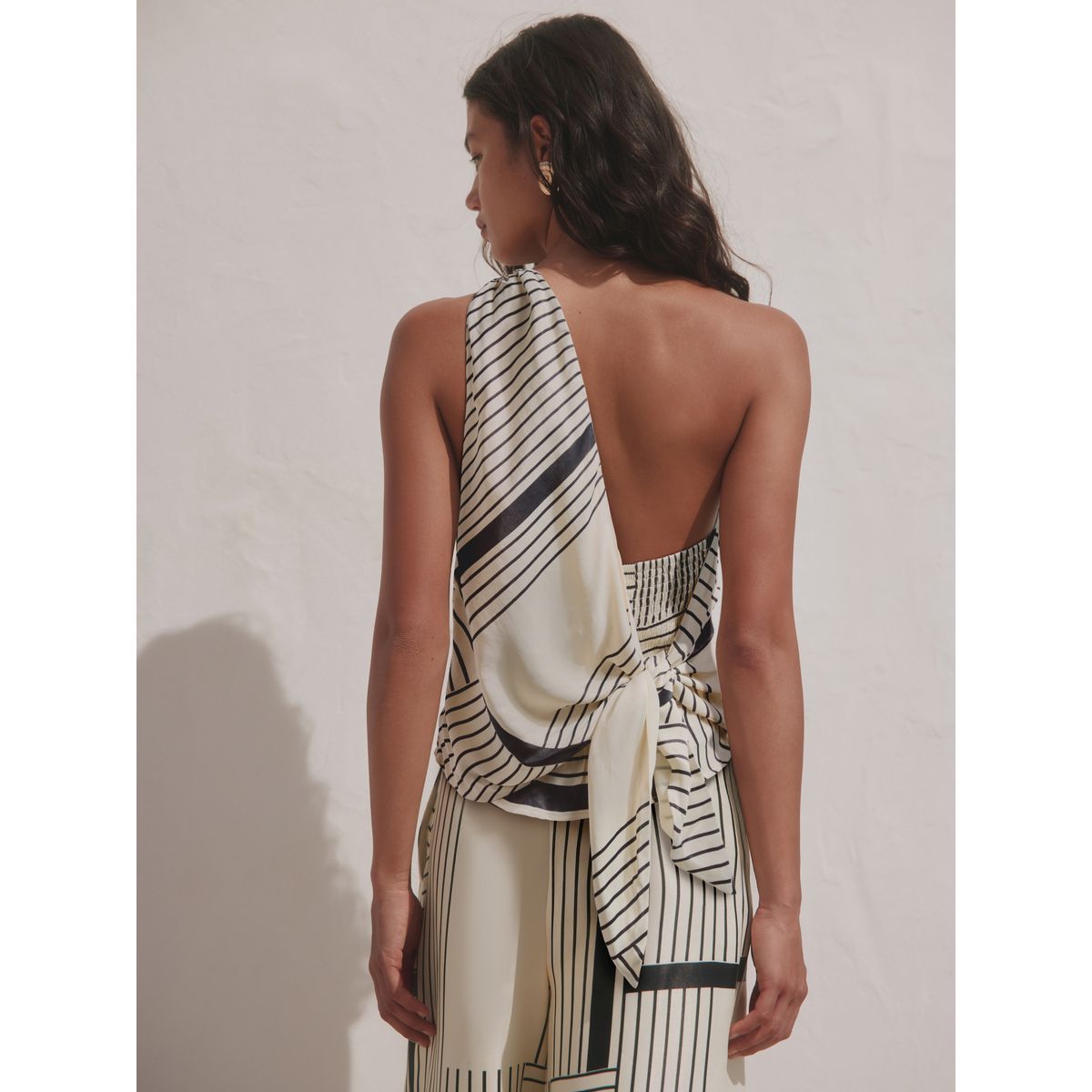 Haut asymétrique rayé avec foulard à nouer monochrome, NEXT