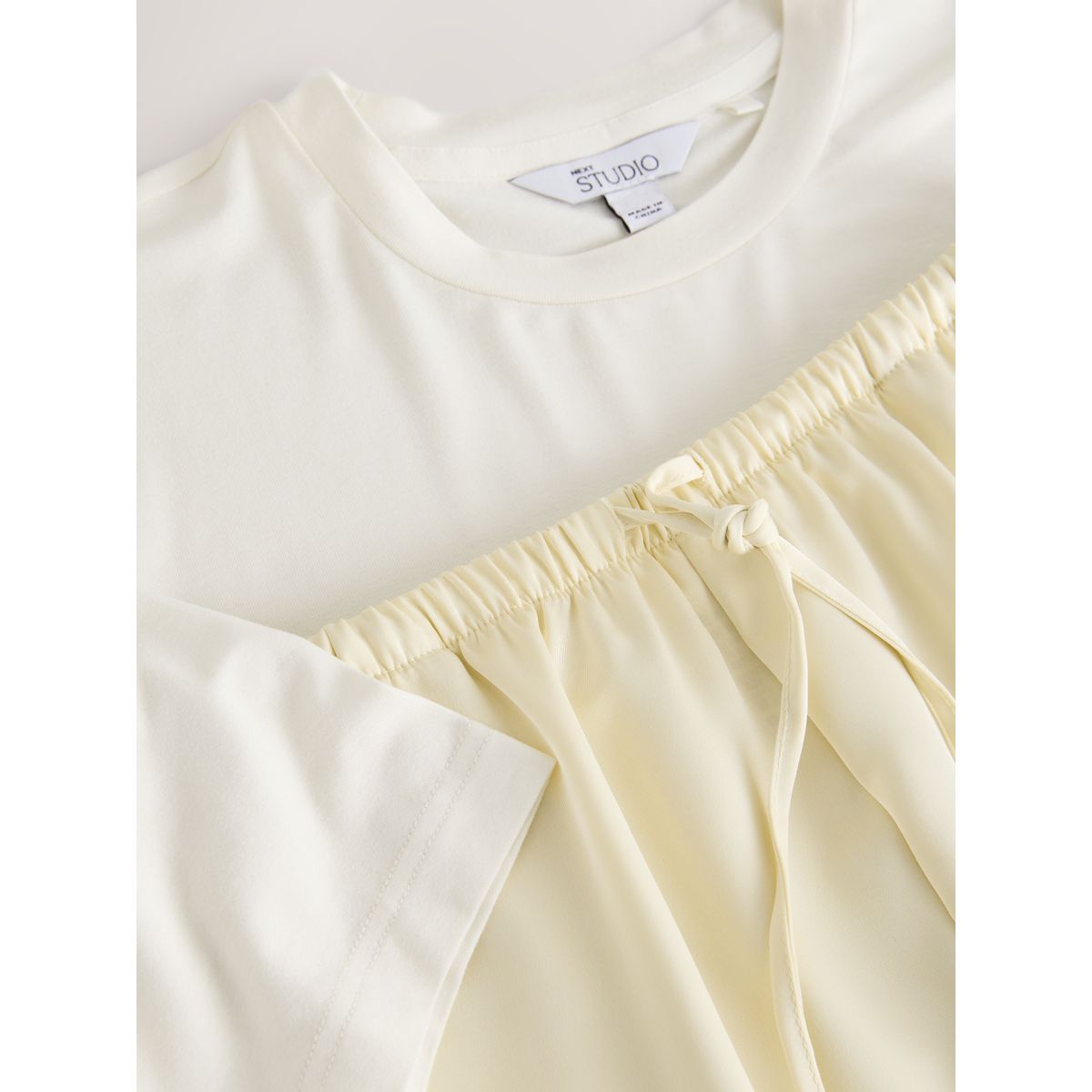 Ensemble pyjama short à détails dentelle crème/jaune, NEXT