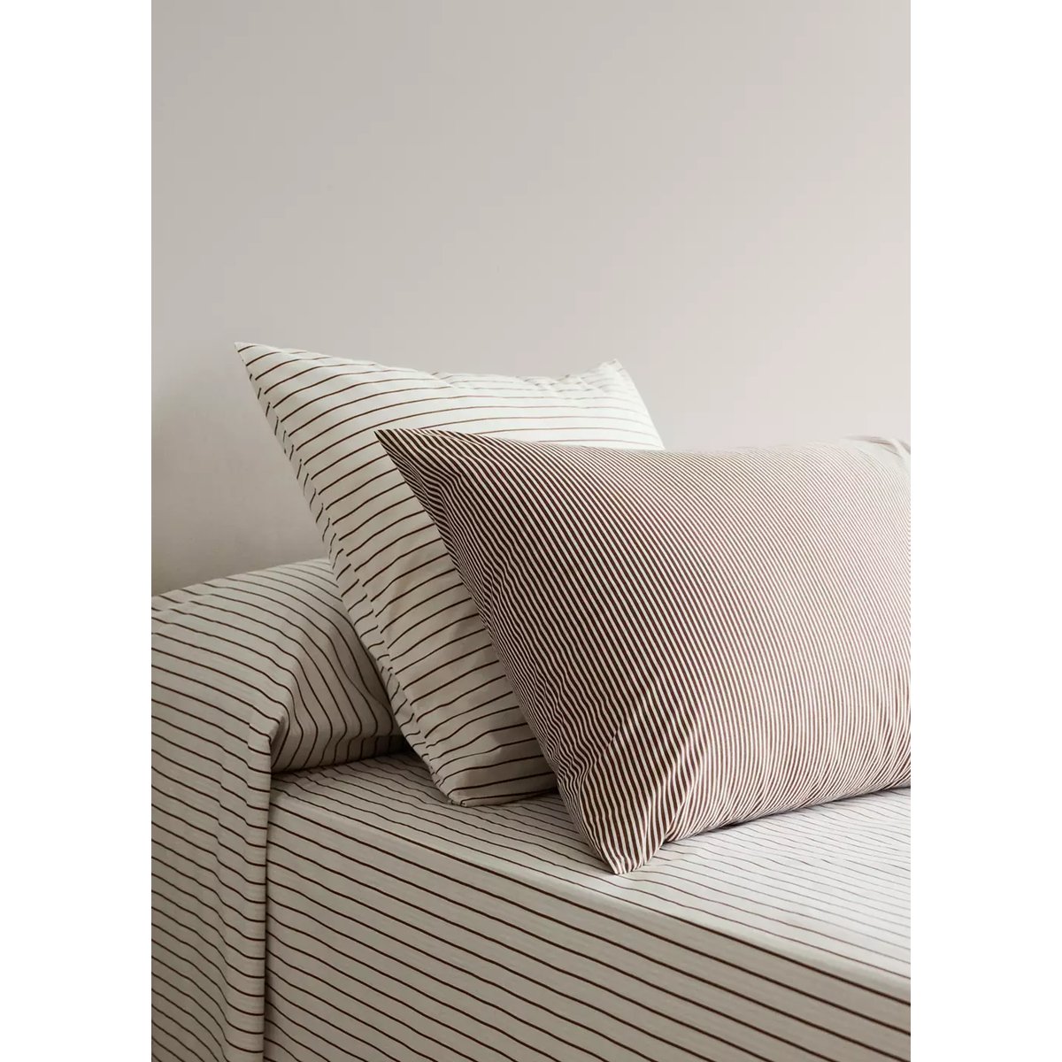 Deux taies d'oreiller en coton 200 fils, à rayures, 50 x 75 cm café, MANGO HOME