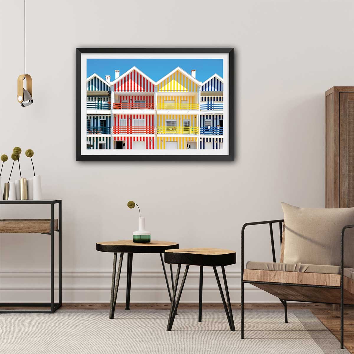 Affiche welcometoportugal houses of striped colors affiche + cadre en bois - noir, HEXOA