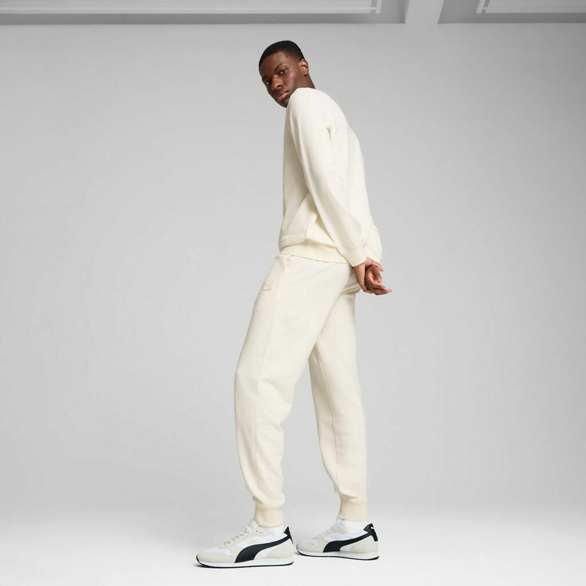 Sweat col rond logo brodé carré crème, PUMA