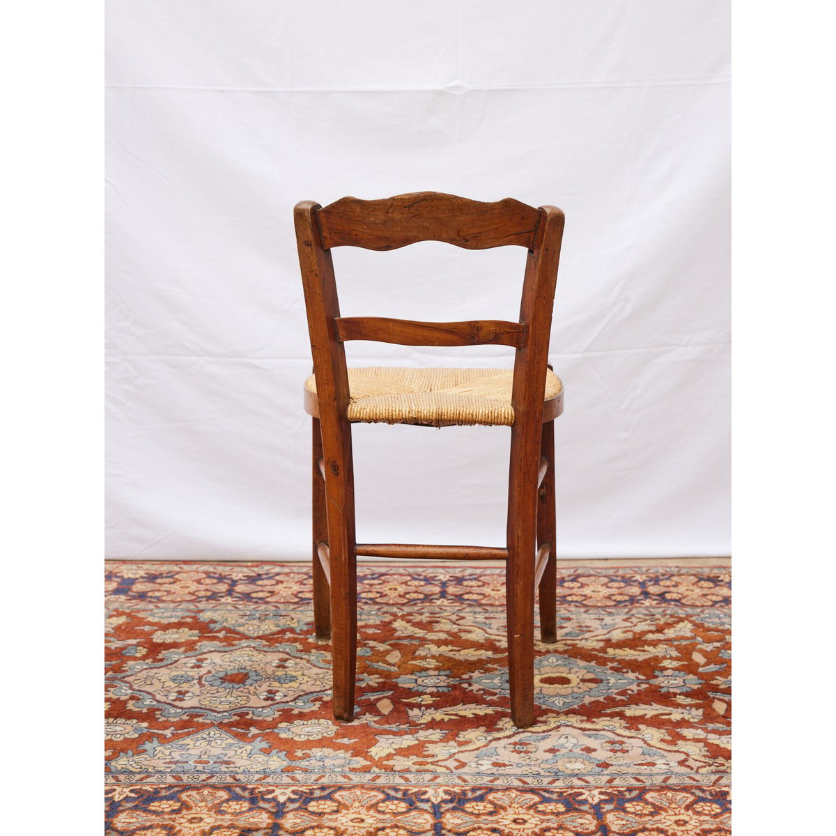 Paire de chaises en bois vintage Claude N°1439 - Bon état bois clair, DEBONGOUT