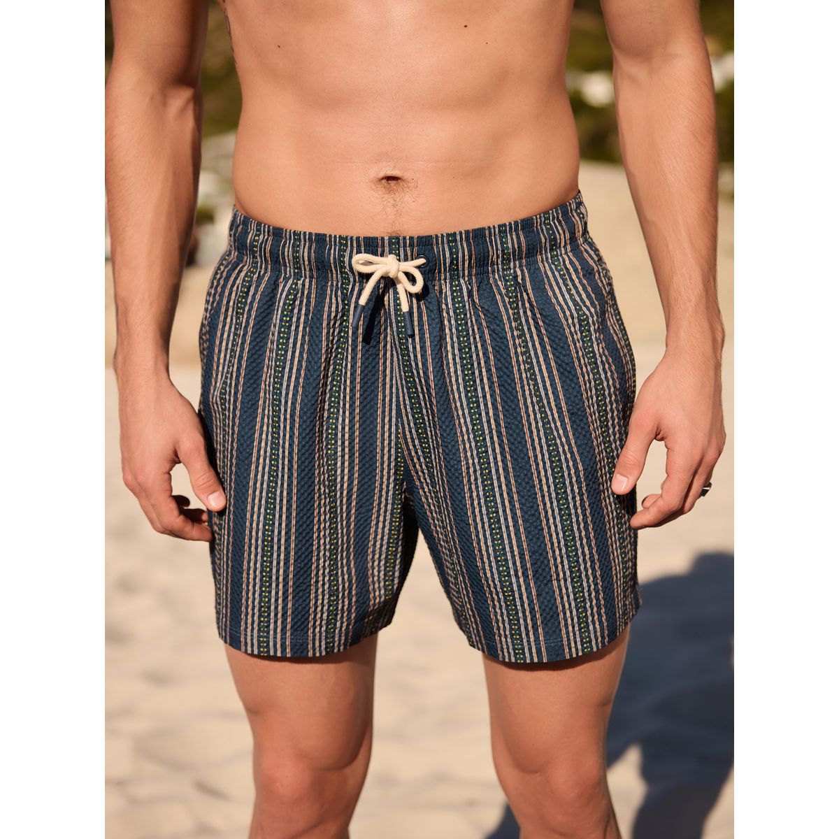 Short de bain rayé en seersucker 5 pouces bleu marine, NEXT