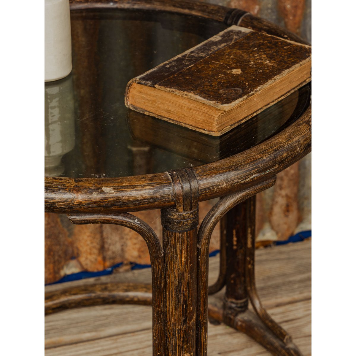Table d'appoint en verre et bois Francine N°1672 - Bon état bois foncé, DEBONGOUT