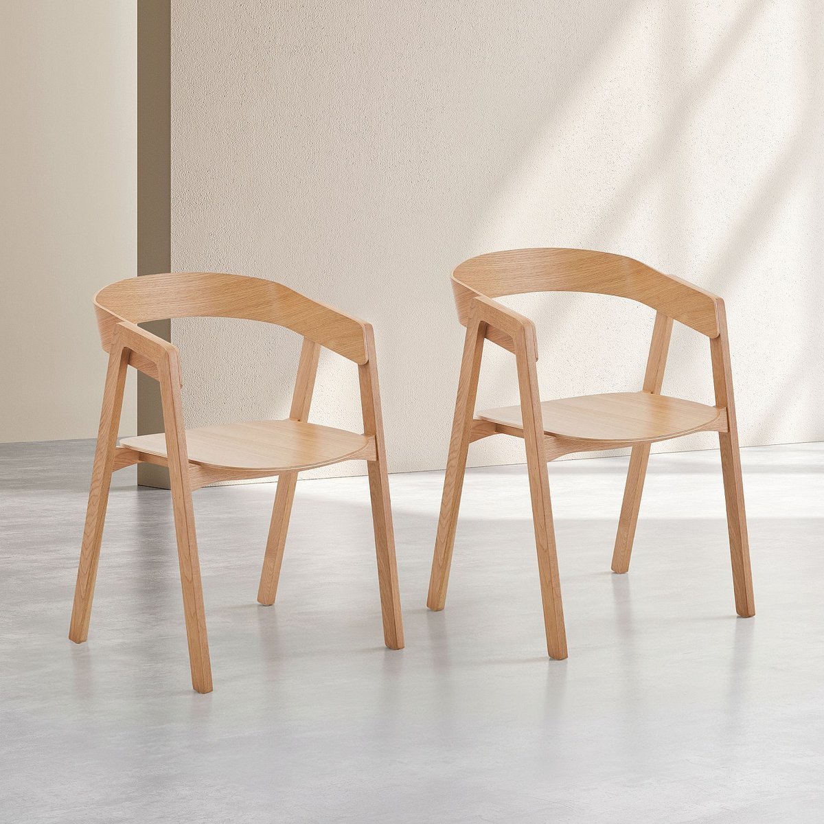 Lot de 2 chaises en chêne massif avec accoudoirs naturel clair, HABITAT