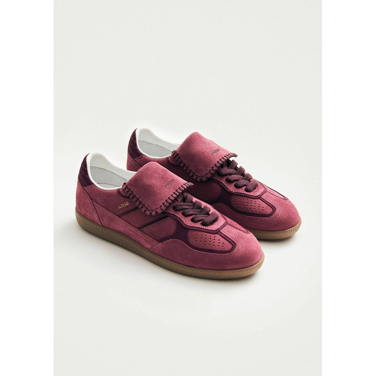 Les baskets femme tendance 2025 qu’on va toutes vouloir porter