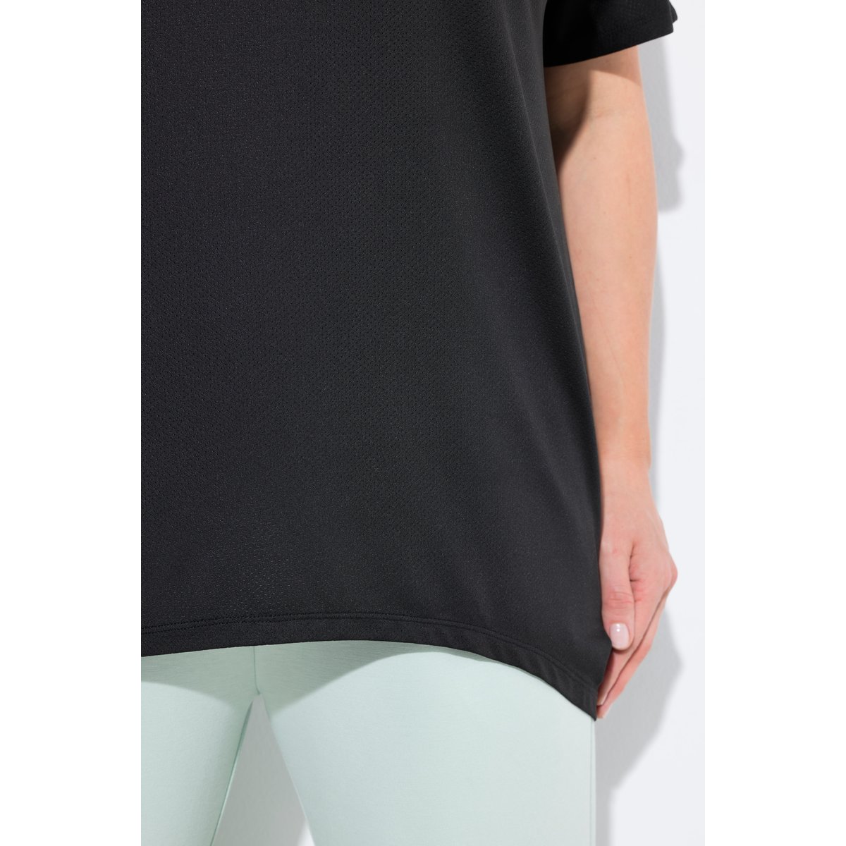 T-shirt technique. Col rond et noir, ULLA POPKEN