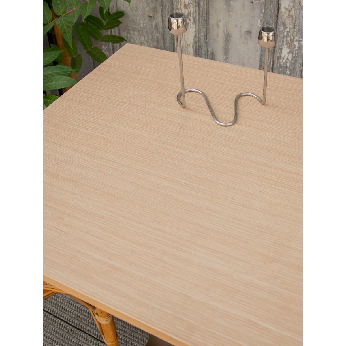 Table à manger carrée au pied chromé Karla N°1226 - Bon état bois clair, DEBONGOUT
