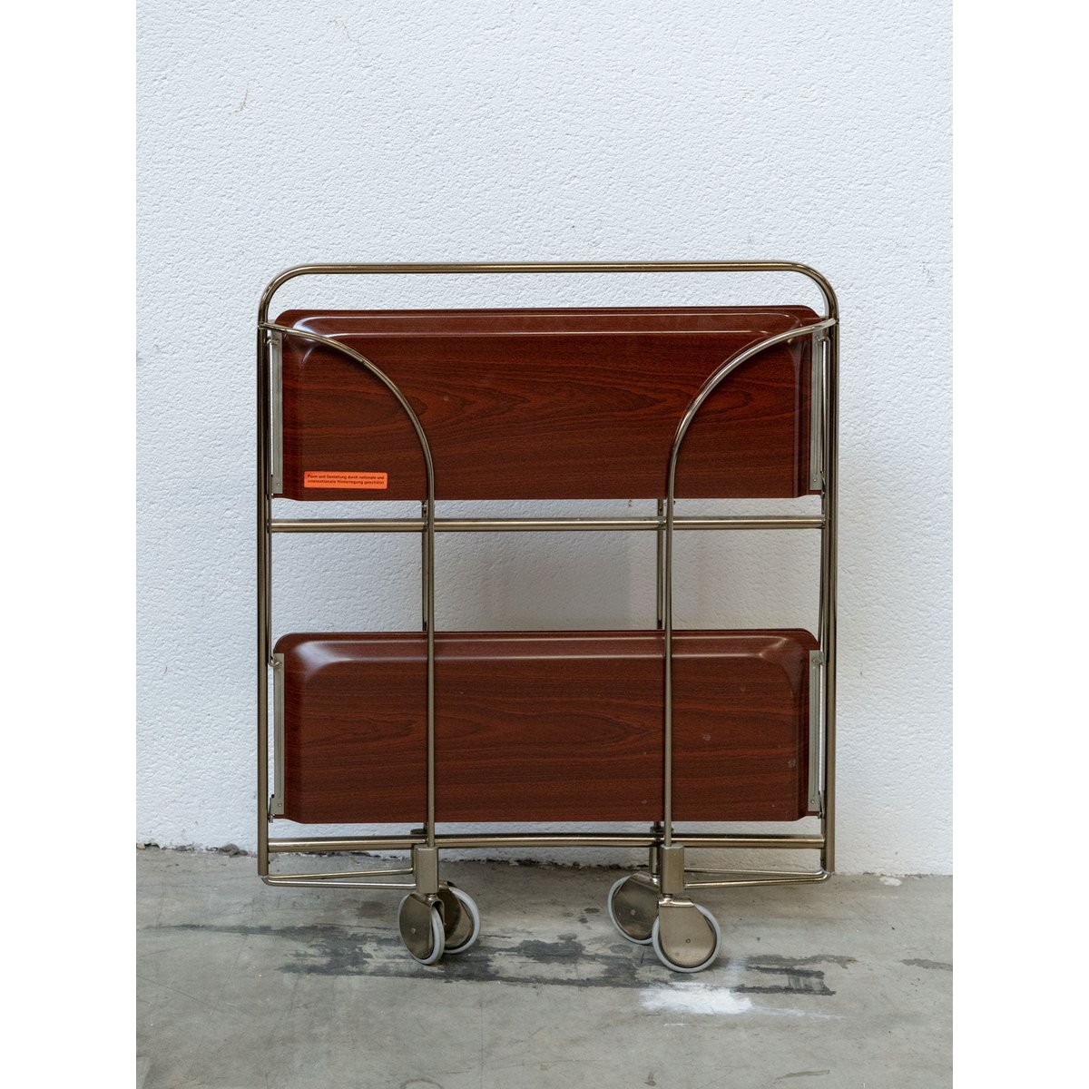 Desserte à roulettes pliante en formica Anouk N°425 - Bon état bois foncé, DEBONGOUT