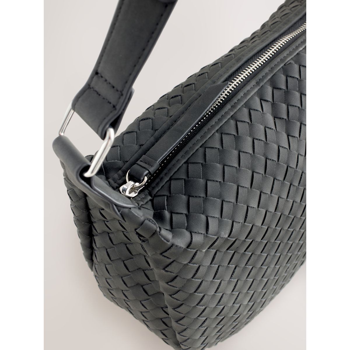 Sac bandoulière en daim tissé noir, NEXT