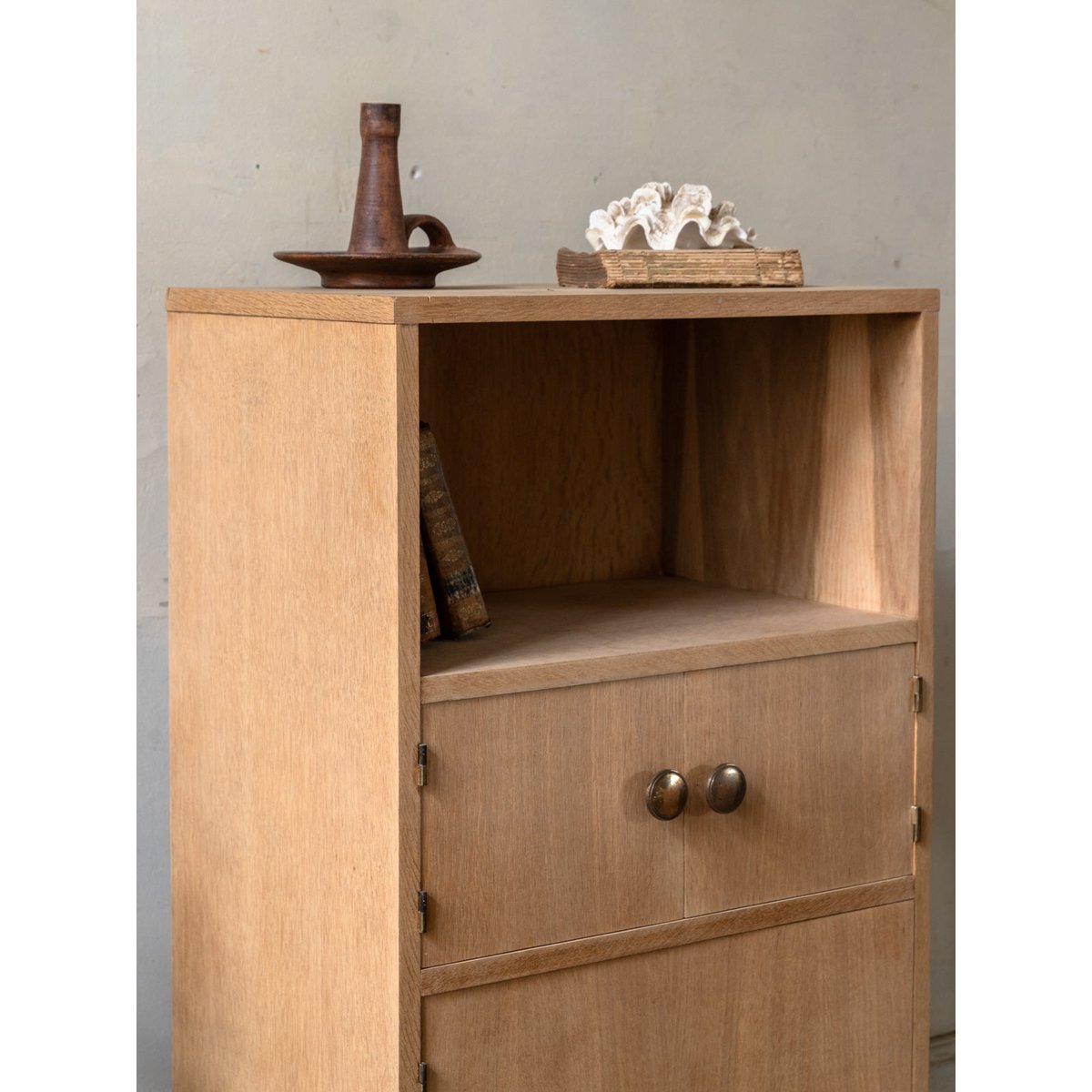 Petit buffet haut en bois Gilbert N°1747 - Bon état bois clair, DEBONGOUT