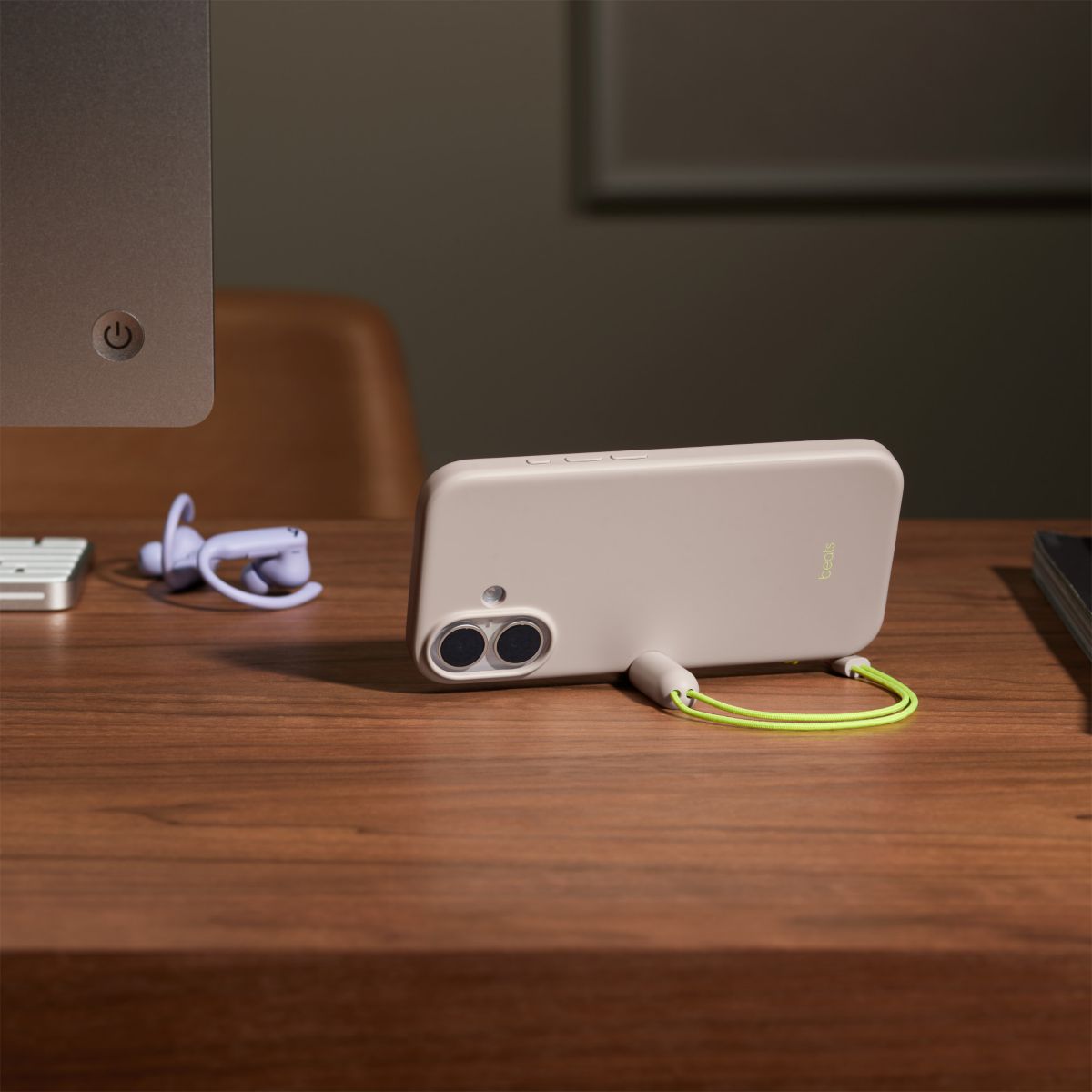 Coque iPhone 17 Magsafe stand Gris gypse couleur unique, BEATS BY DR,DRE