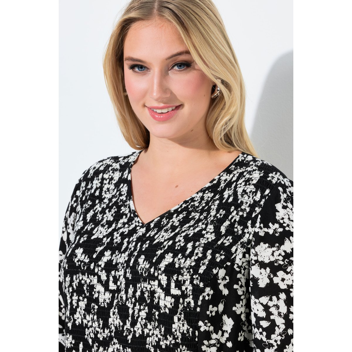Robe midi, décolleté en V et manches 3/4 noir, ULLA POPKEN