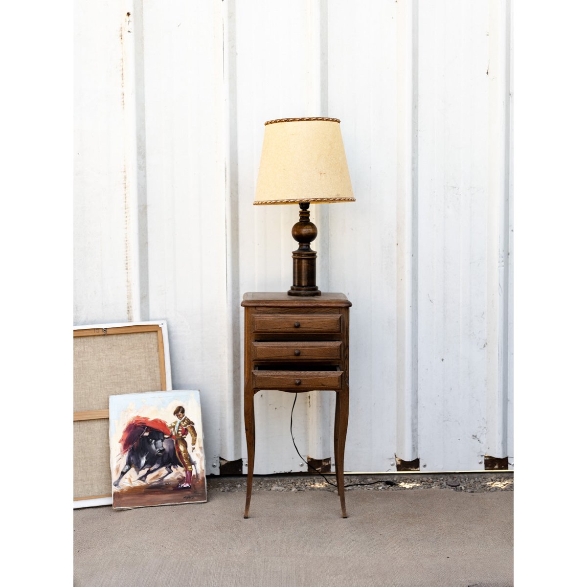 Table de chevet en bois Odile N°1499 - Bon état bois foncé, DEBONGOUT