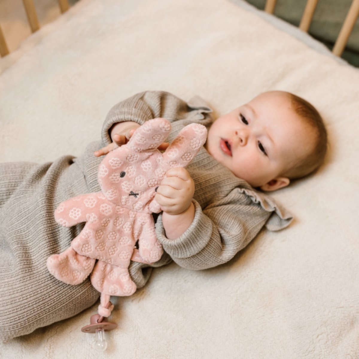 Doudou attache tétine Miffy - Flower rose, PIOUPIOU ET MERVEILLES