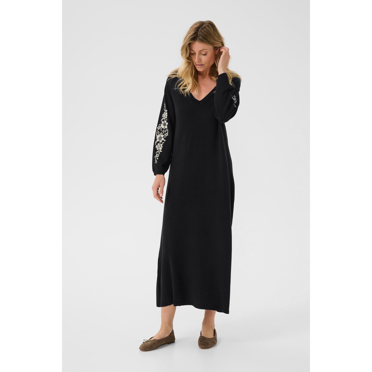 Robe noir pitch black, CREAM
