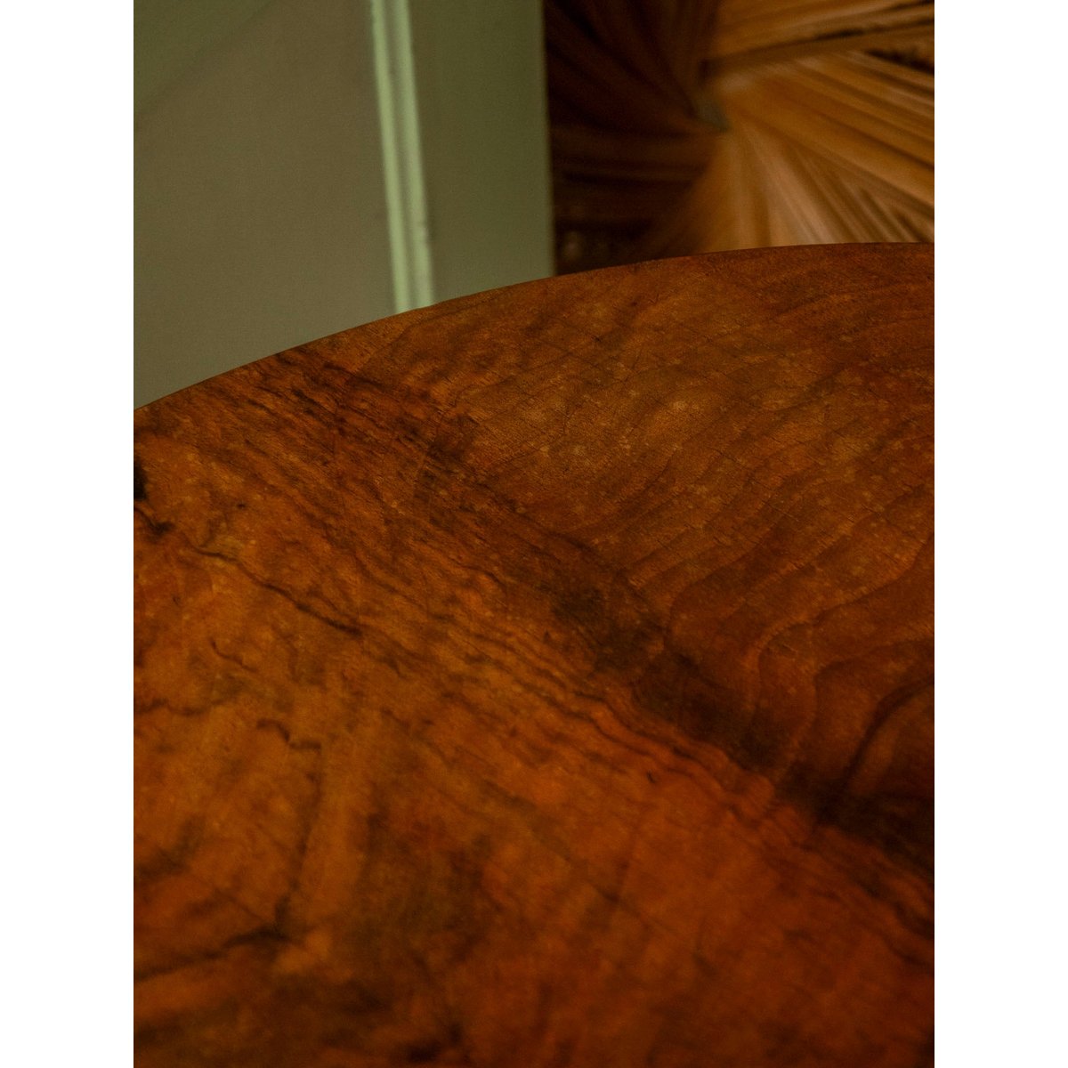 Table basse au bois brut Donna N°1539 - Bon état bois foncé, DEBONGOUT