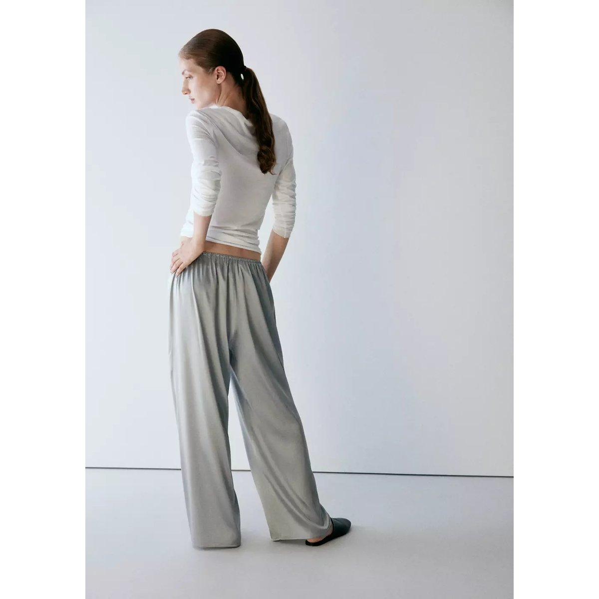 Pantalon droit en soie argent, MANGO