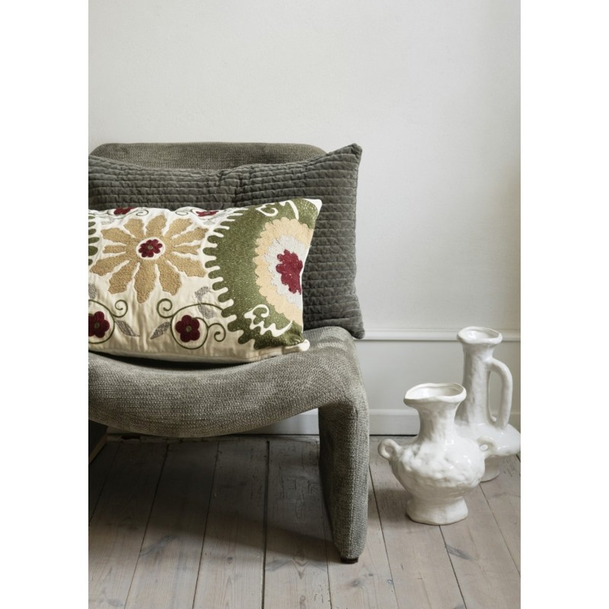 Fauteuil bas design rétro velours vert, MADAM STOLTZ